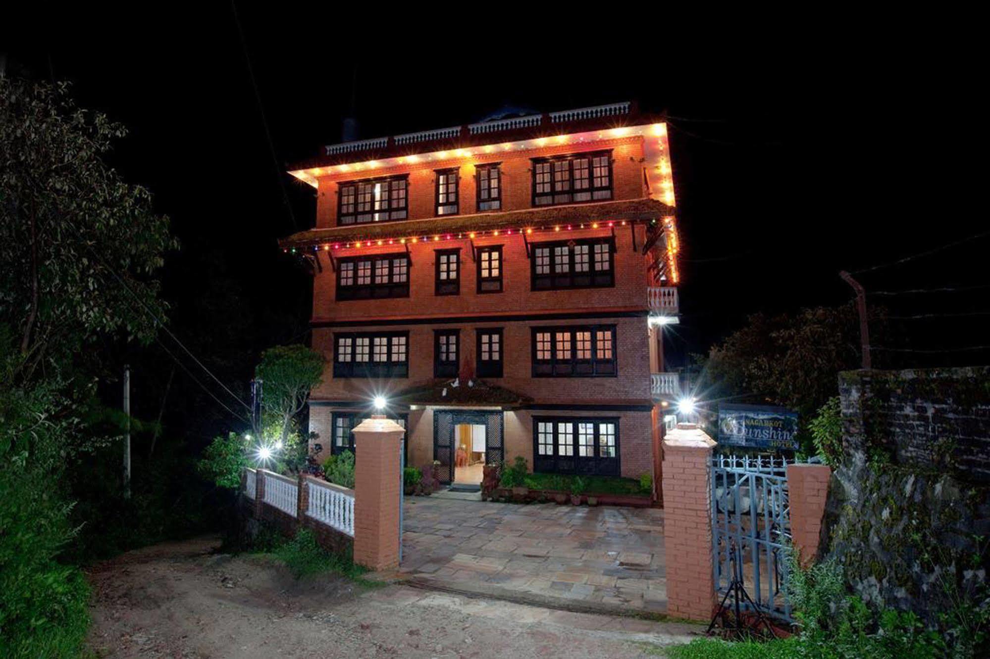นาครโกต ซันไชน์ โฮเต็ล Hotel Baluwapati Deupur ภายนอก รูปภาพ