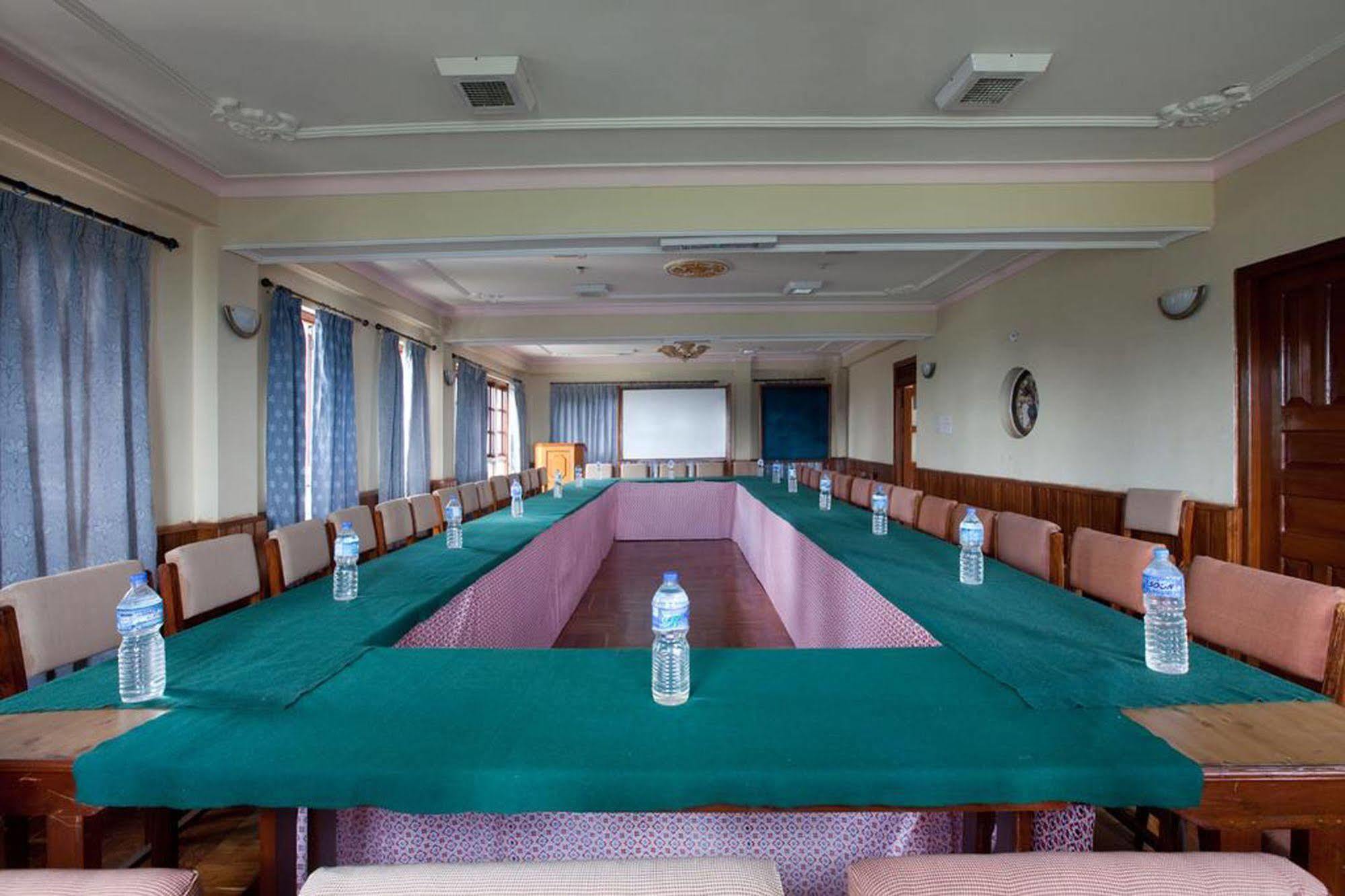 นาครโกต ซันไชน์ โฮเต็ล Hotel Baluwapati Deupur ภายนอก รูปภาพ